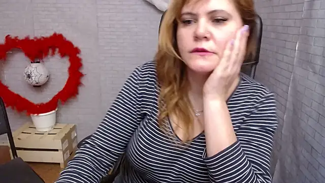 Snapshot of DaniellaKiss chatting on 02.11.25 DaniellaKiss online show from 02.11.25