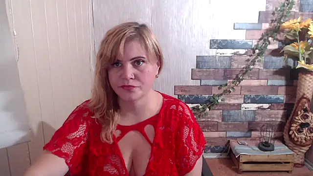 Snapshot of DaniellaKiss chatting on 09.11.25 DaniellaKiss online show from 09.11.25