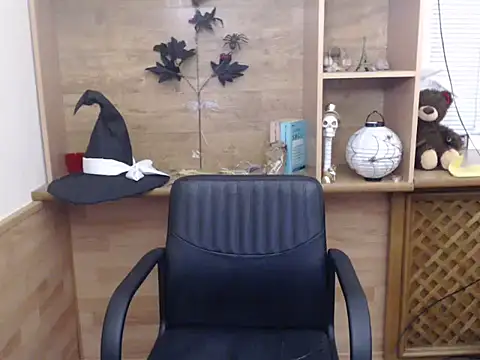 Snapshot of DaniellaKiss chatting on 12.03.25 DaniellaKiss online show from 12.03.25