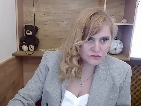 DaniellaKiss online show from 05.12.26