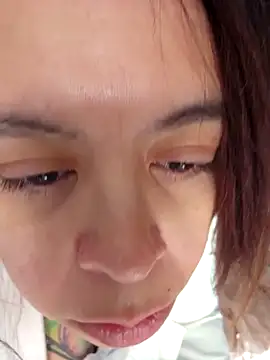 Snapshot of Karamell-Mieze chatting on 10.30.25 Karamell-Mieze online show from 10.30.25