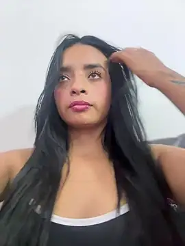 Laura fernandezII online show from 03.17.25