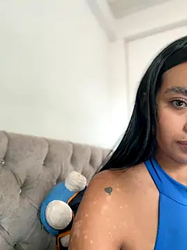 Laura fernandezII online show from 10.22.25