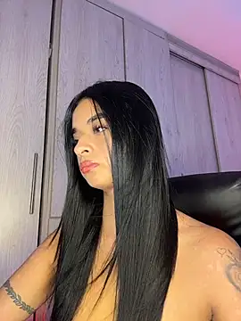 Laura fernandezII online show from 12.15.25