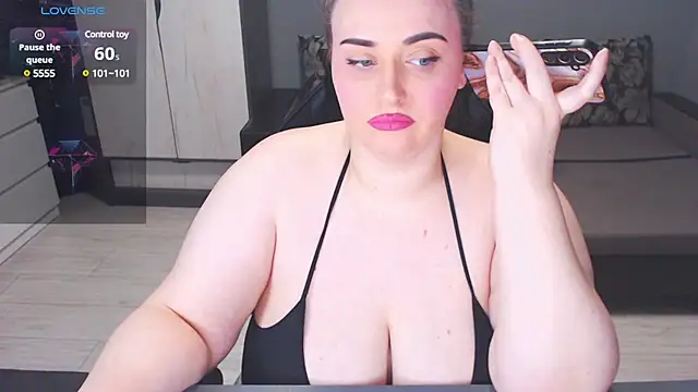 Snapshot of anna_claire chatting on 03.21.25 anna claire online show from 03.21.25