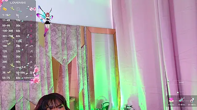 Snapshot of SarahBrunet chatting on 11.05.25 SarahBrunet online show from 11.05.25