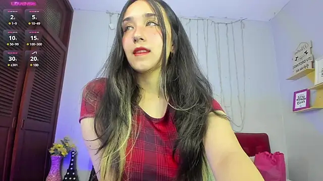 Snapshot of juliieta_love chatting on 12.07.24 juliieta love online show from 12.07.24