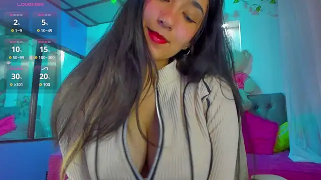 Snapshot of juliieta_love chatting on 12.23.24 juliieta love online show from 12.23.24