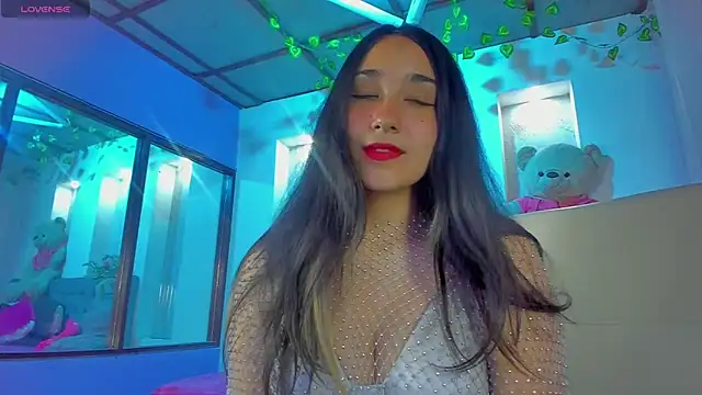 Snapshot of juliieta_love chatting on 12.30.24 juliieta love online show from 12.30.24