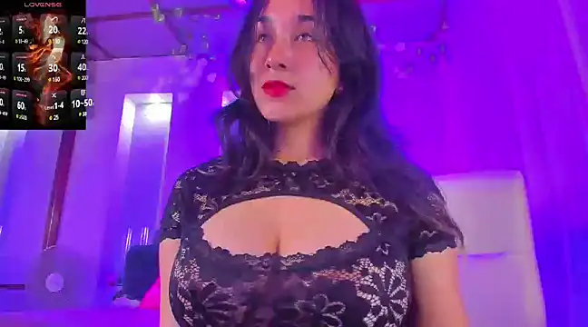 Snapshot of juliieta_love chatting on 02.04.25 juliieta love online show from 02.04.25