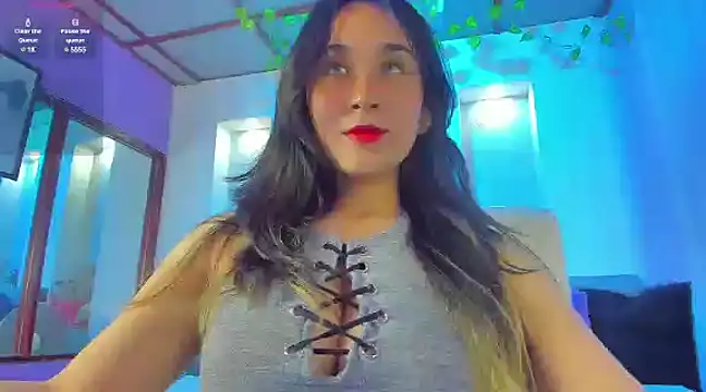Snapshot of juliieta_love chatting on 02.08.25 juliieta love online show from 02.08.25