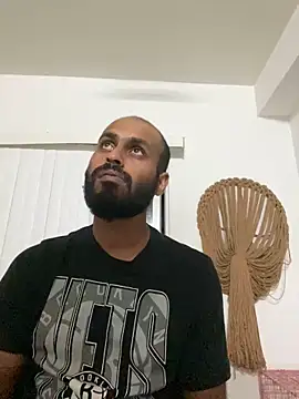 Snapshot of islandvybee55 chatting on 12.02.24 islandvybee55 online show from 12.02.24