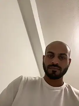 Snapshot of islandvybee55 chatting on 12.14.24 islandvybee55 online show from 12.14.24