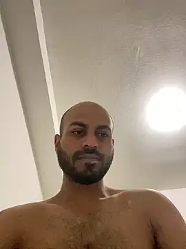 Snapshot of islandvybee55 chatting on 12.16.24 islandvybee55 online show from 12.16.24