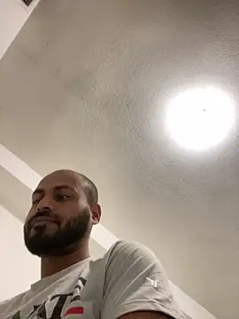 Snapshot of islandvybee55 chatting on 01.04.25 islandvybee55 online show from 01.04.25