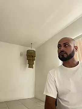 Snapshot of islandvybee55 chatting on 01.19.25 islandvybee55 online show from 01.19.25