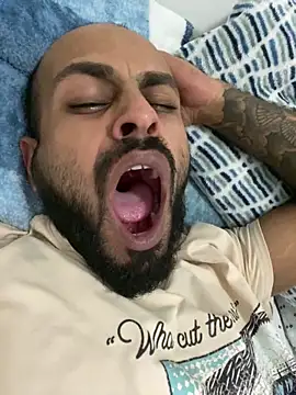 Snapshot of islandvybee55 chatting on 01.29.25 islandvybee55 online show from 01.29.25