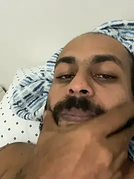 Snapshot of islandvybee55 chatting on 02.12.25 islandvybee55 online show from 02.12.25