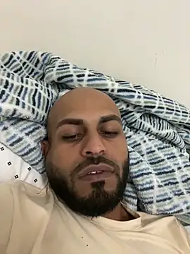 Snapshot of islandvybee55 chatting on 02.15.25 islandvybee55 online show from 02.15.25