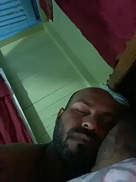 Snapshot of islandvybee55 chatting on 09.11.25 islandvybee55 online show from 09.11.25