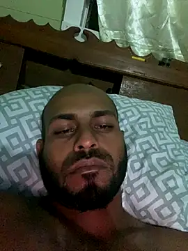 Snapshot of islandvybee55 chatting on 12.23.25 islandvybee55 online show from 12.23.25