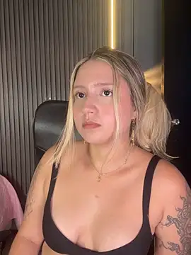 Snapshot of MiaPetit_ chatting on 09.13.25 MiaPetit  online show from 09.13.25