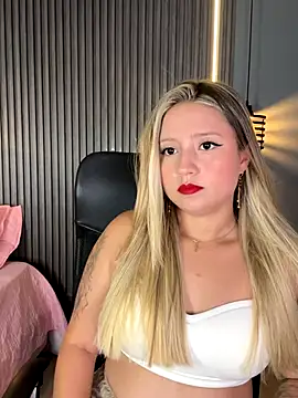 Snapshot of MiaPetit_ chatting on 09.13.25 MiaPetit  online show from 09.13.25