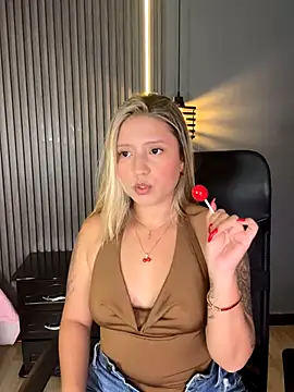 Snapshot of MiaPetit_ chatting on 09.16.25 MiaPetit  online show from 09.16.25