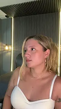 Snapshot of MiaPetit_ chatting on 10.07.25 MiaPetit  online show from 10.07.25