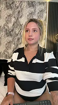 Snapshot of MiaPetit_ chatting on 10.26.25 MiaPetit  online show from 10.26.25