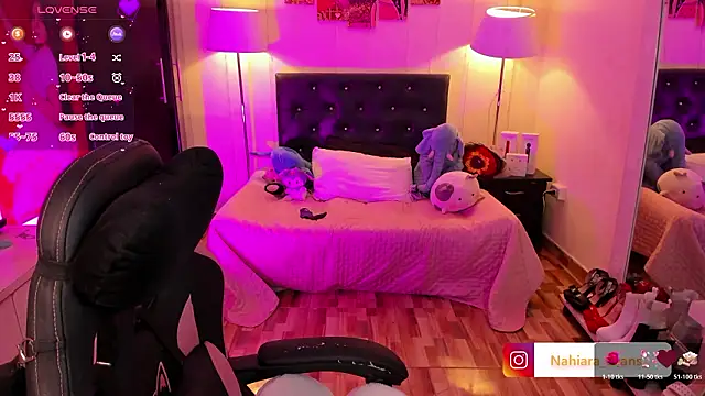 NahiaraEvans  online show from 02.26.26