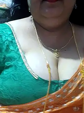 Snapshot of tamilthanushri chatting on 09.30.25 tamilthanushri online show from 09.30.25