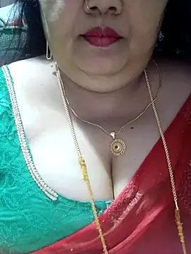 Snapshot of tamilthanushri chatting on 10.04.25 tamilthanushri online show from 10.04.25