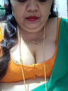 Snapshot of tamilthanushri chatting on 10.16.25 tamilthanushri online show from 10.16.25