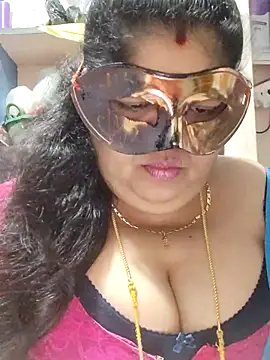 Snapshot of tamilthanushri chatting on 10.26.25 tamilthanushri online show from 10.26.25