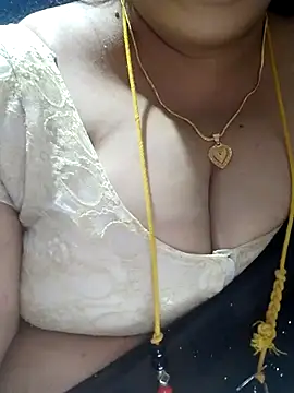 Snapshot of tamilthanushri chatting on 11.15.25 tamilthanushri online show from 11.15.25