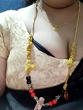 Snapshot of tamilthanushri chatting on 12.14.25 tamilthanushri online show from 12.14.25