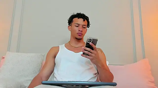 Snapshot of Dominick_star chatting on 01.11.25 Dominick star online show from 01.11.25