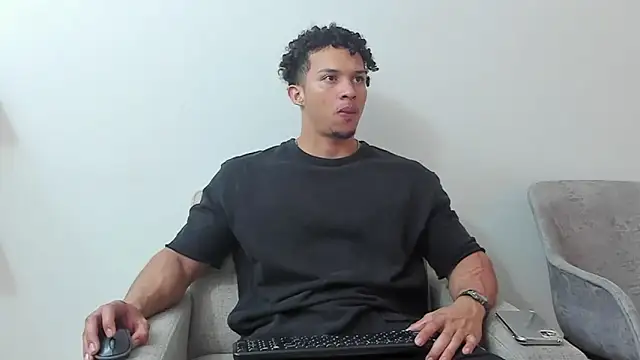 Snapshot of Dominick_star chatting on 02.10.25 Dominick star online show from 02.10.25