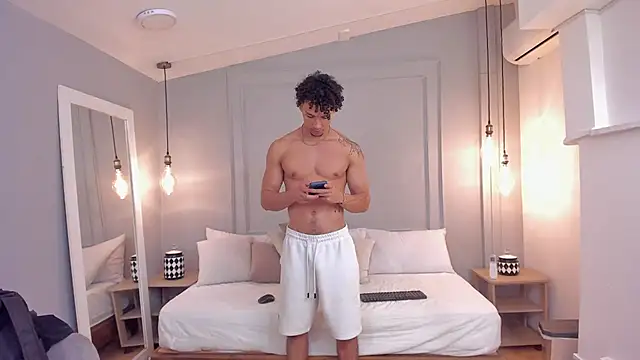 Snapshot of Dominick_star chatting on 10.04.25 Dominick star online show from 10.04.25