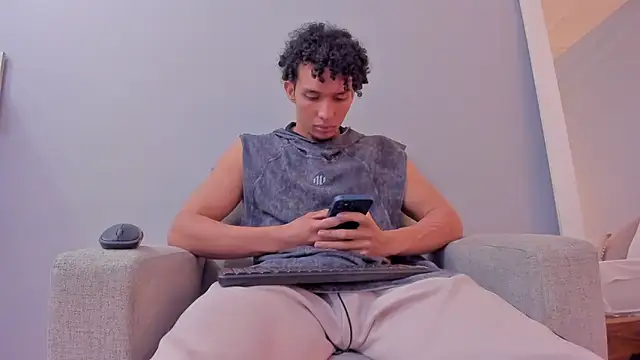 Snapshot of Dominick_star chatting on 10.29.25 Dominick star online show from 10.29.25