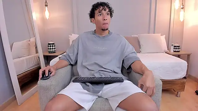 Snapshot of Dominick_star chatting on 10.31.25 Dominick star online show from 10.31.25