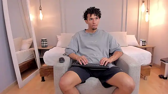 Snapshot of Dominick_star chatting on 11.03.25 Dominick star online show from 11.03.25