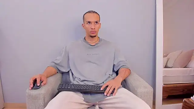 Snapshot of Dominick_star chatting on 11.13.25 Dominick star online show from 11.13.25