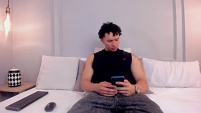 Snapshot of Dominick_star chatting on 12.20.25 Dominick star online show from 12.20.25