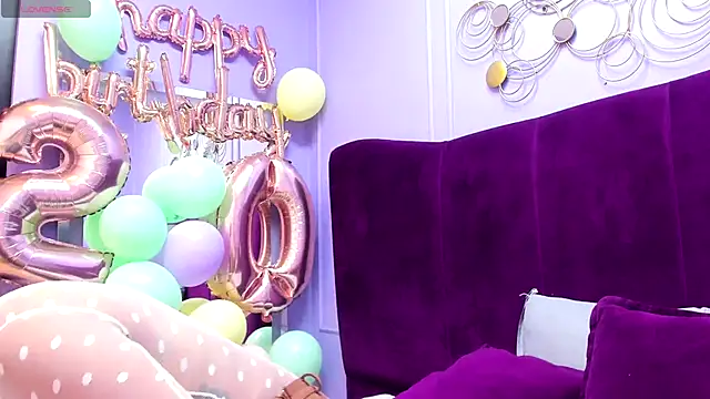 Sofi Fox  online show from 09.23.25