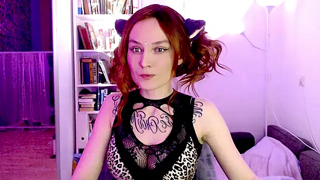 Snapshot of mischellemeow13 chatting on 02.07.25 mischellemeow13 online show from 02.07.25