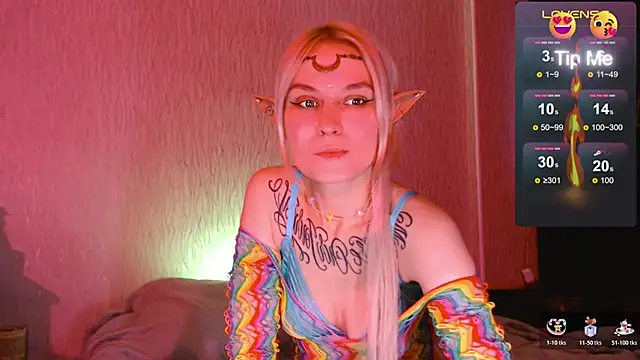 Snapshot of mischellemeow13 chatting on 11.04.25 mischellemeow13 online show from 11.04.25