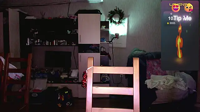 Snapshot of mischellemeow13 chatting on 11.25.25 mischellemeow13 online show from 11.25.25