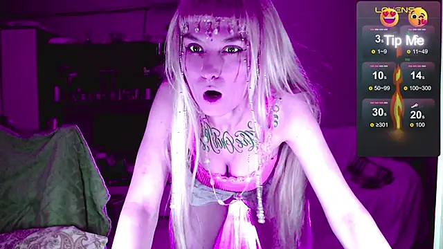 Snapshot of mischellemeow13 chatting on 11.30.25 mischellemeow13 online show from 11.30.25